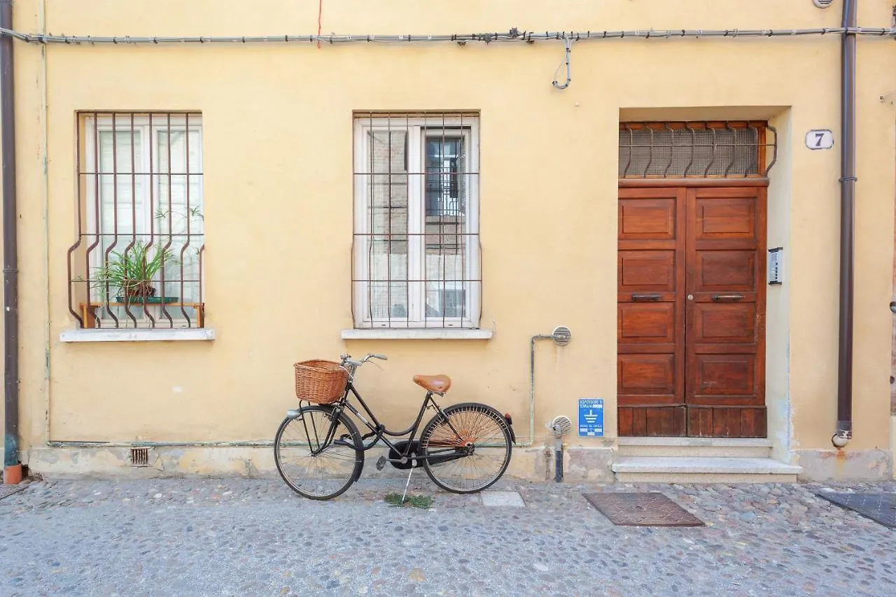 Apartment Ferienwohnung Ferrara Be My Guest